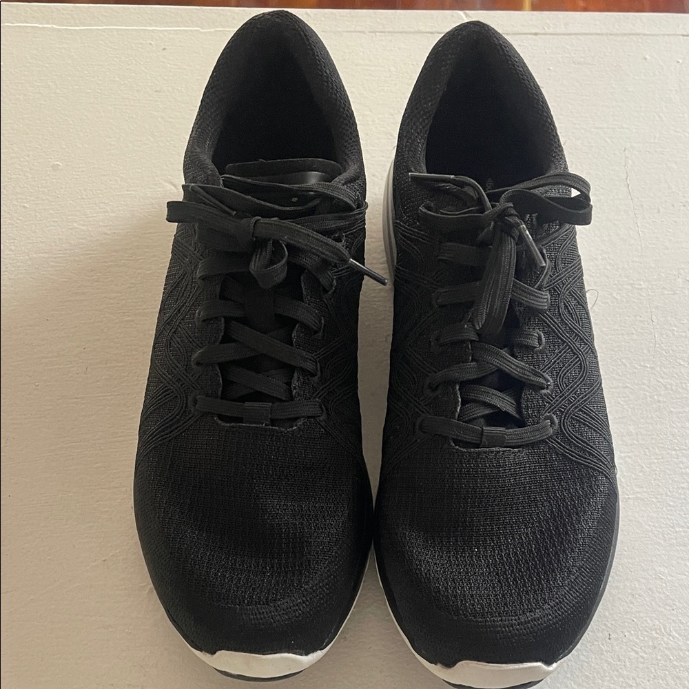 MBT Black white  Athletic Women's Shoes 9.5 40.5 New like on clouds last longer